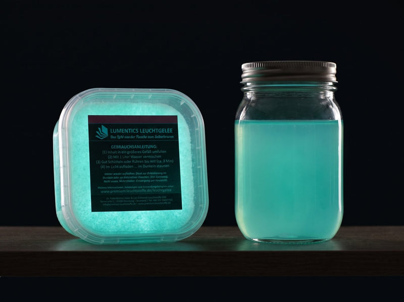 Glow Jelly Natural/Blue-Green 50 g: tub with label, right half glowing blue-green in the dark