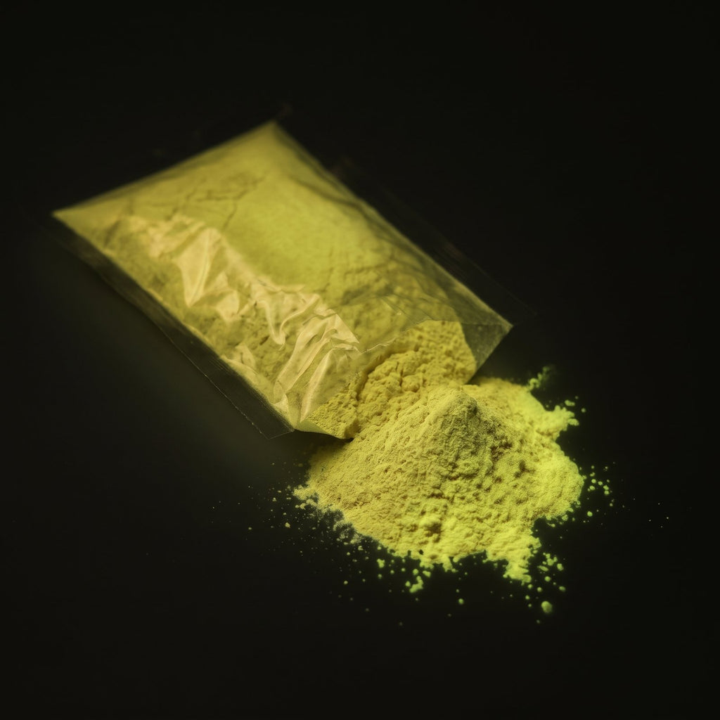 Fine Glow Pigment Yellow-Green 5–15 µm, 100 g in the dark, glowing yellow-green