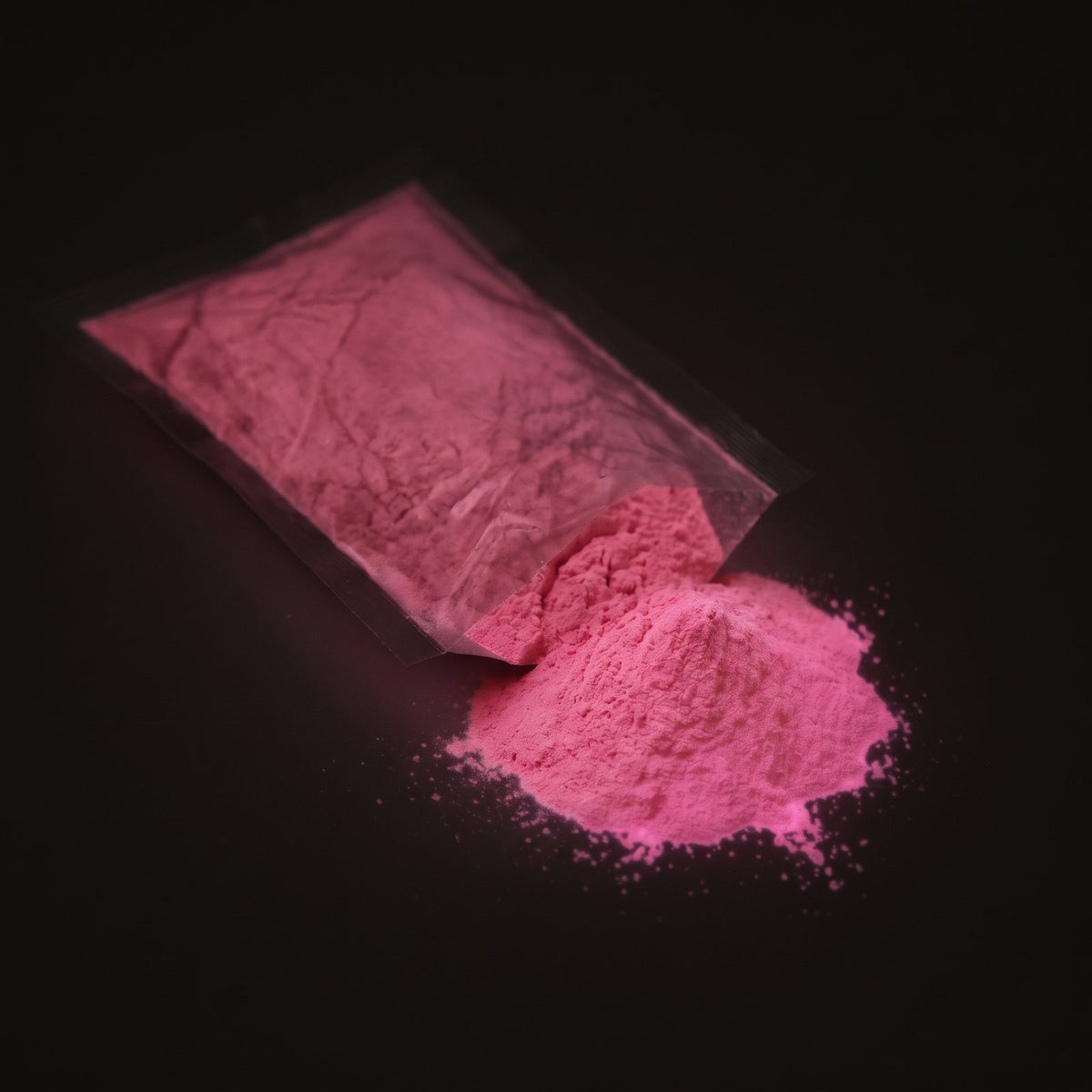 Fine Glow Pigment Pink-Pink 5–15 µm, 100 g in the dark, glowing pink