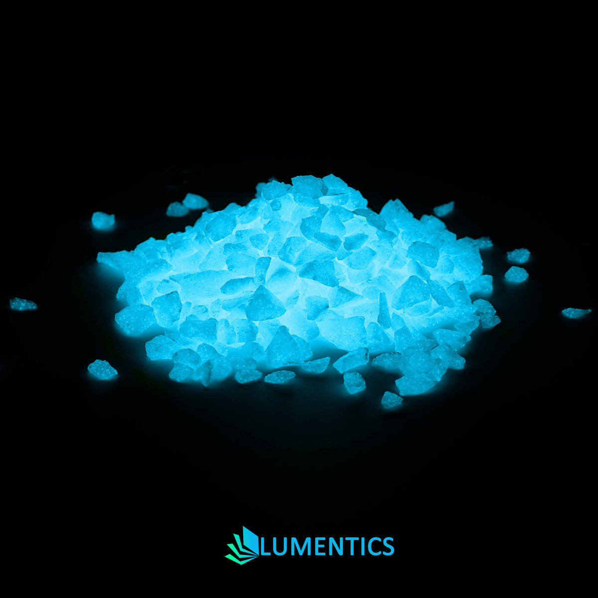 Glow Granules Blue 4 mm: heap of granules in the dark, glowing light blue