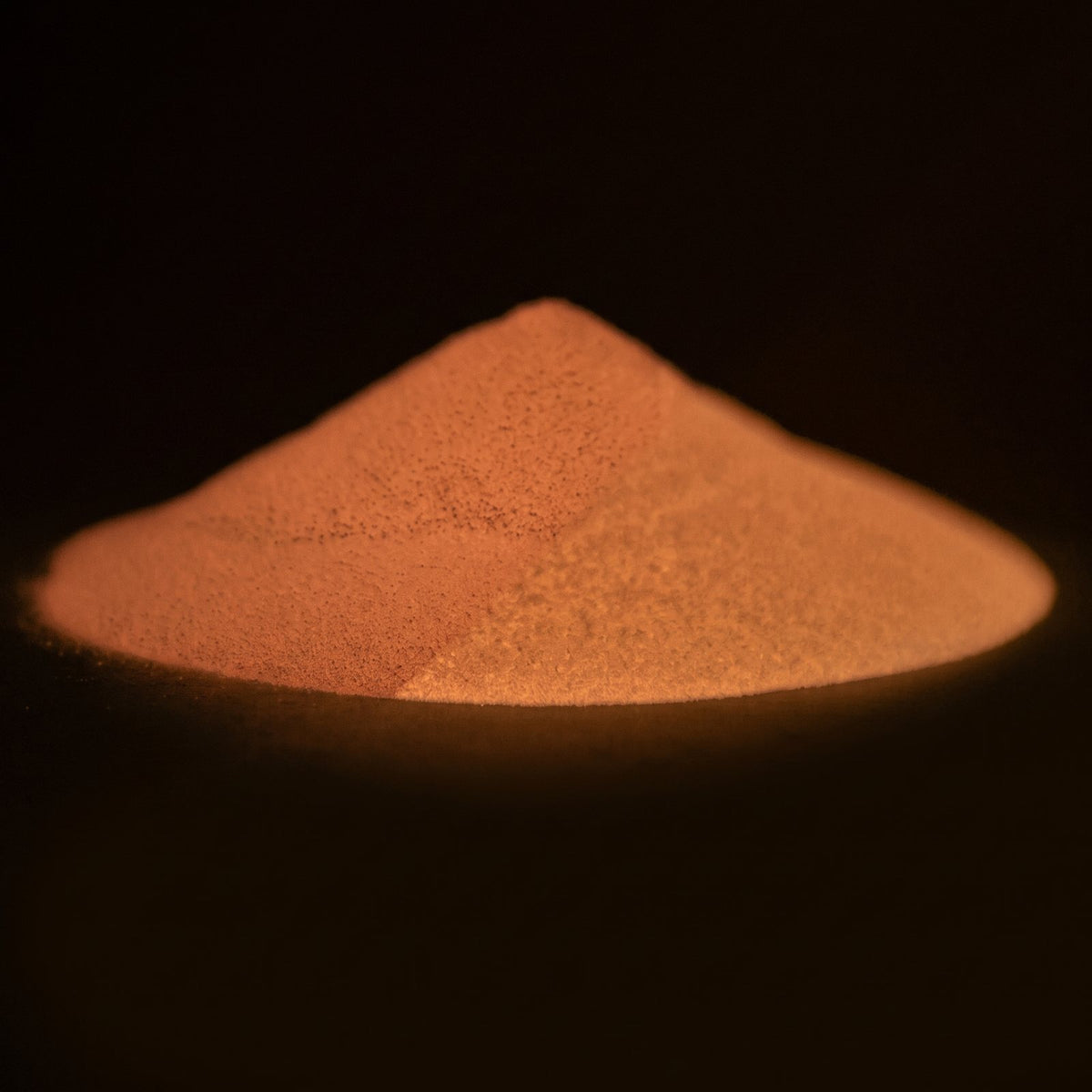 Glow in the Dark Powder Natural Orange-Red 40 g in the dark, glowing reddish
