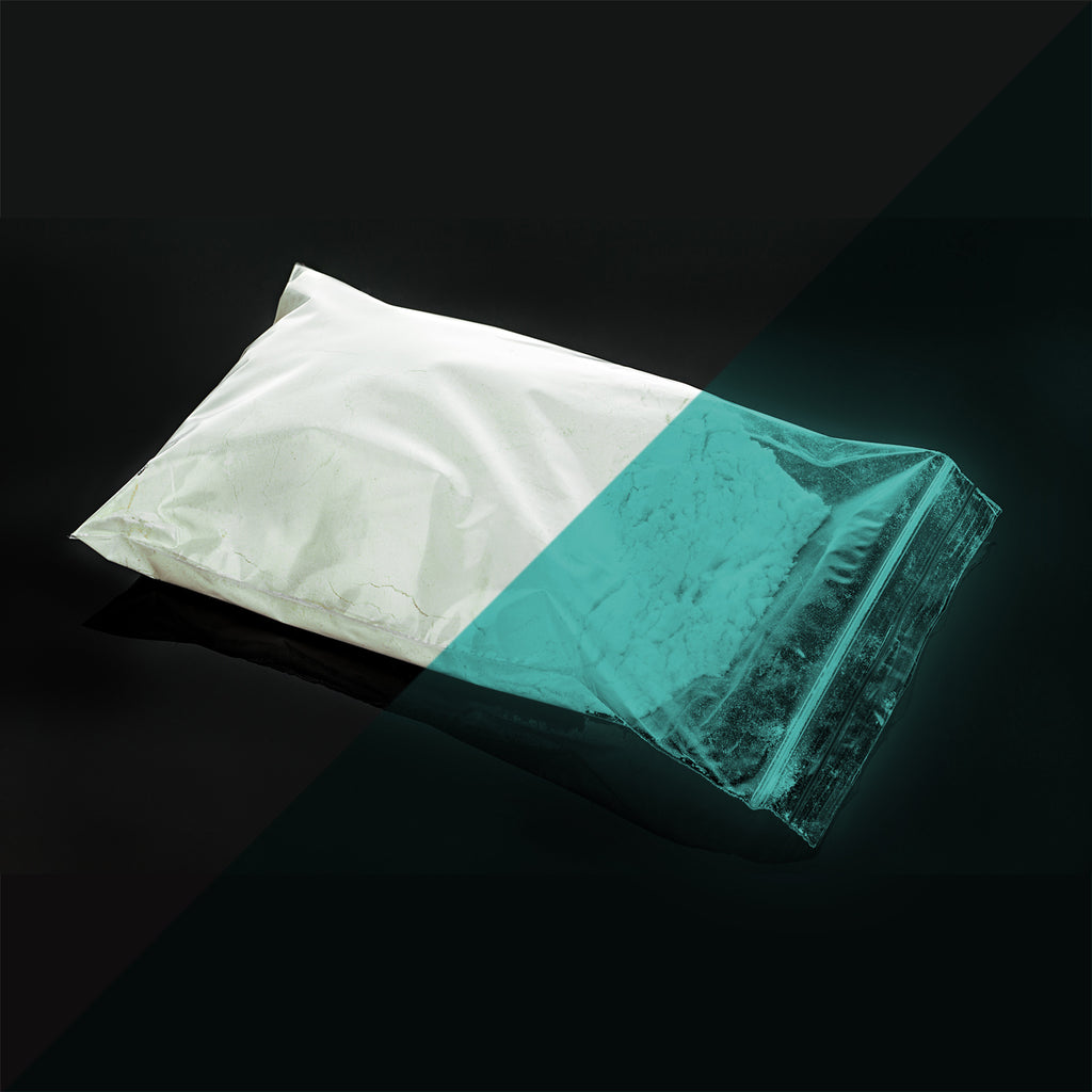 Powder Coating Blue-Green 1 kg in a bag, white in daylight on the left, glowing blue-green in the dark on the right