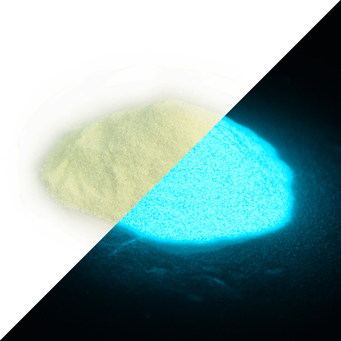 Glitter powder blue-green 50 g: small heap in daylight, split diagonally with blue glow in the dark
