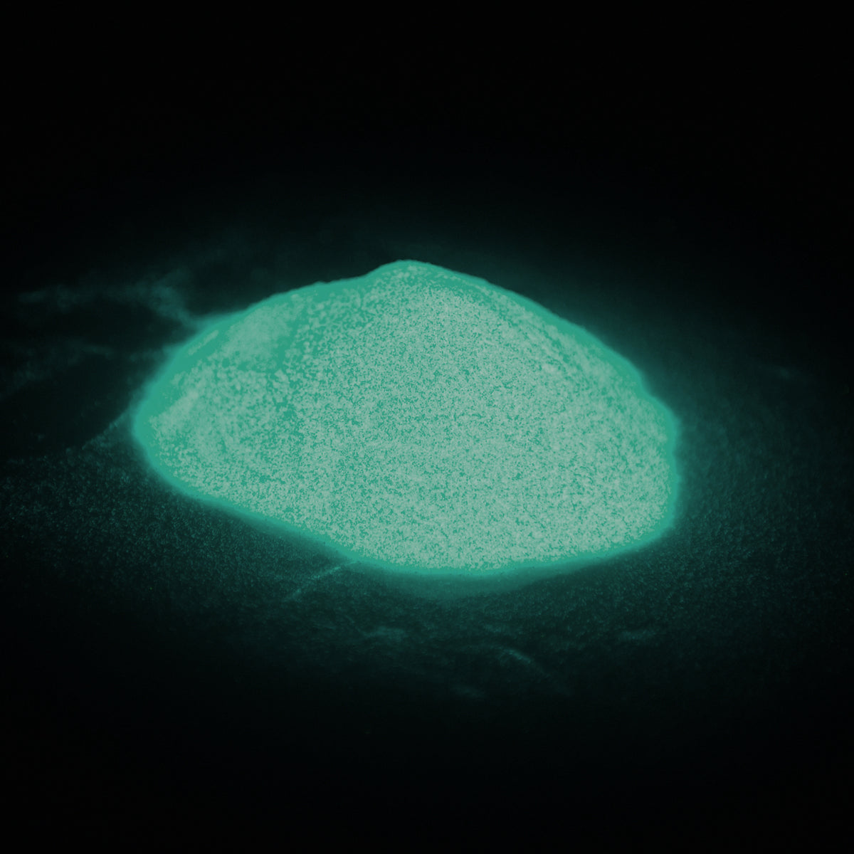 Glitter powder blue-green 50 g: small heap glowing blue-green in the dark