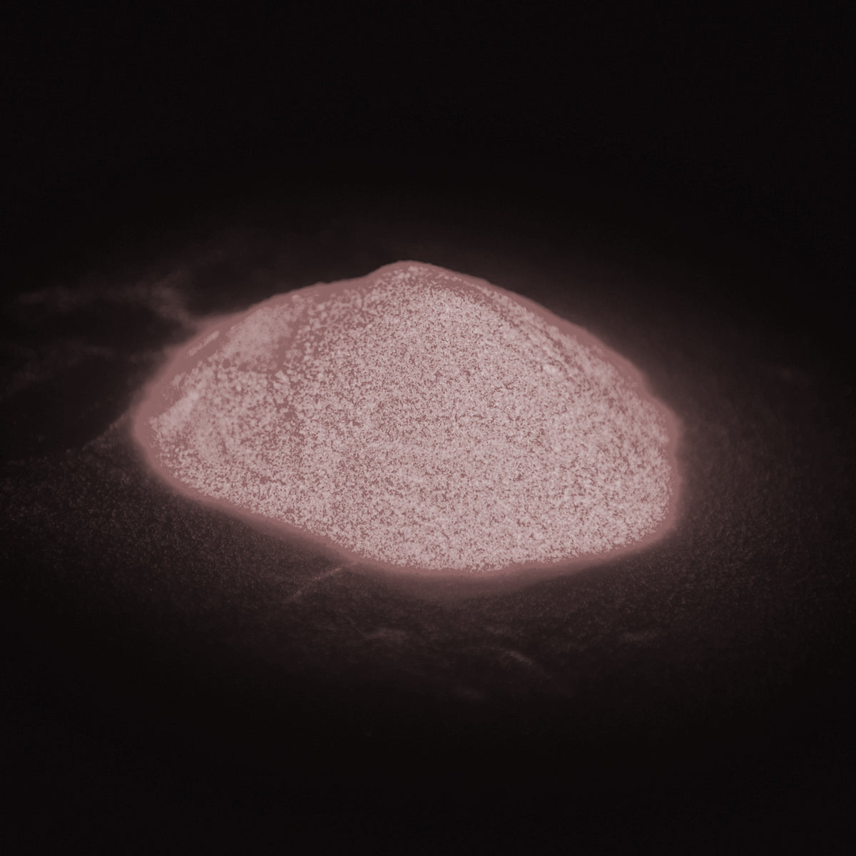 Glitter Powder Rose 50 g as a heap of powder in the dark, shimmering pinkish white