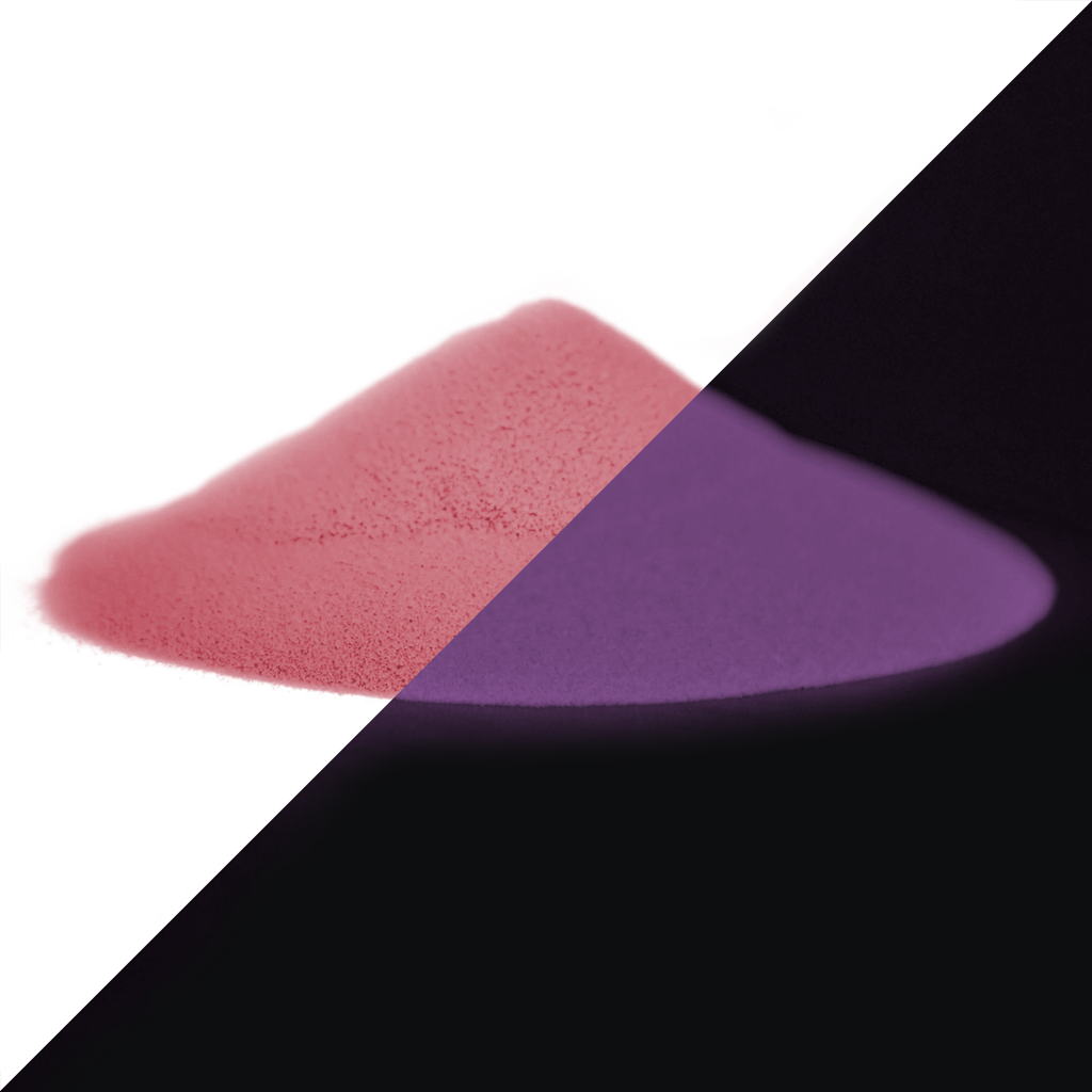 Glow in the Dark Powder Pink-Ocean Pink 40 g: small pile, pink in daylight on the left, violet afterglow in the dark on the right