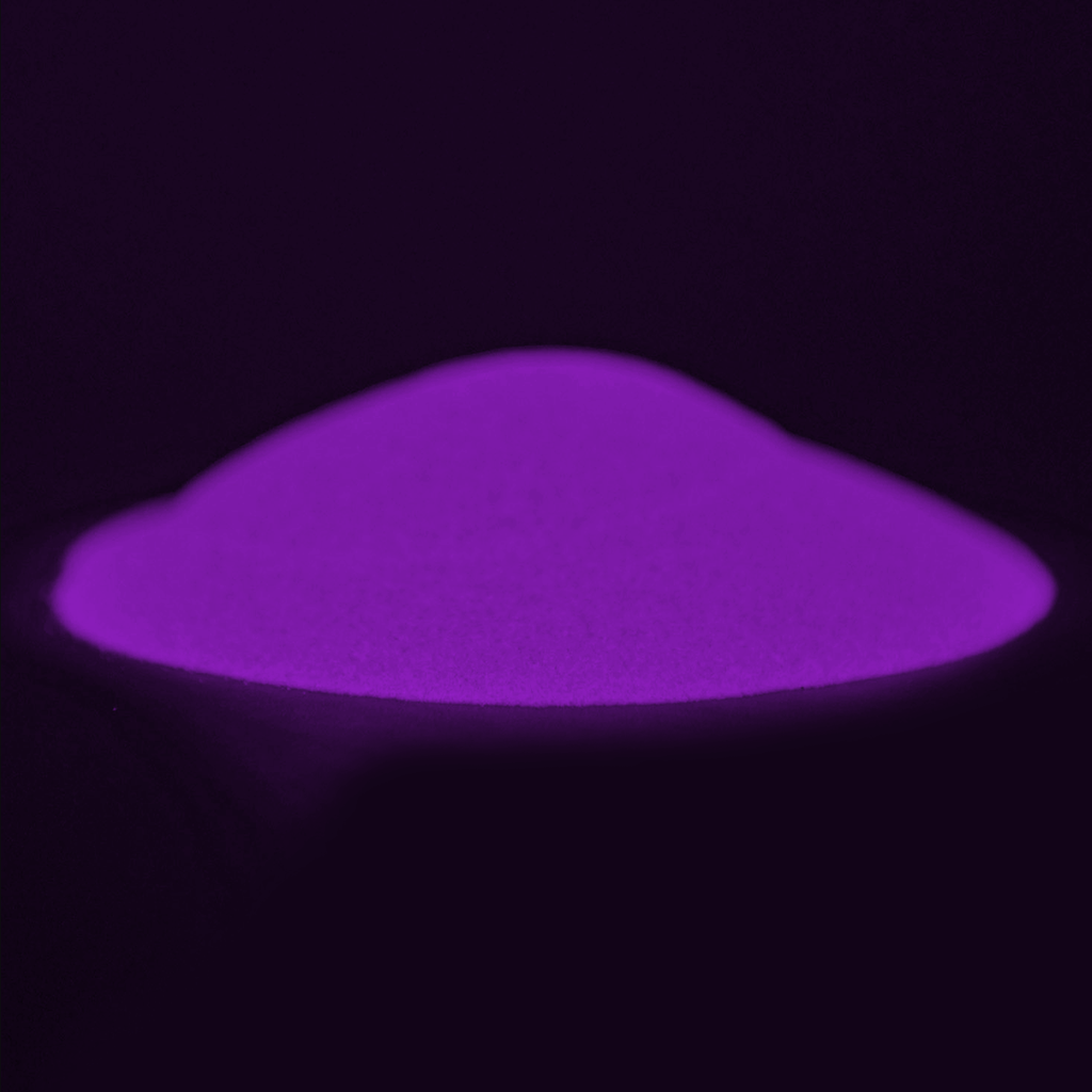Glow in the Dark Powder Pink-Purple 40 g: pile of powder in the dark, glowing purple