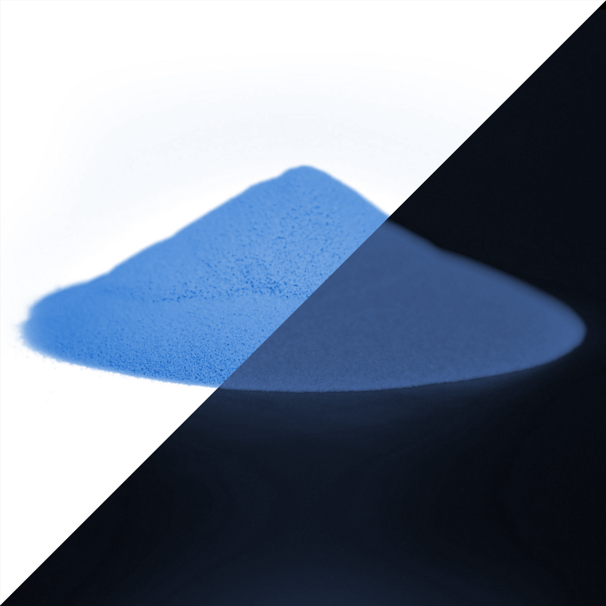 Glow in the Dark Powder Blue-Blue 40 g: heap of powder, blue in daylight on the left, glowing faint blue in the dark on the right