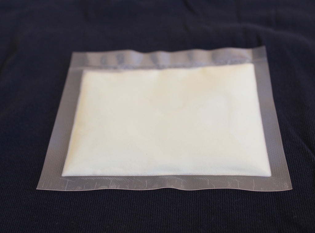 Glow in the Dark Powder Natural Green 40 g, 150 µm: heap glowing green in the dark, close-up