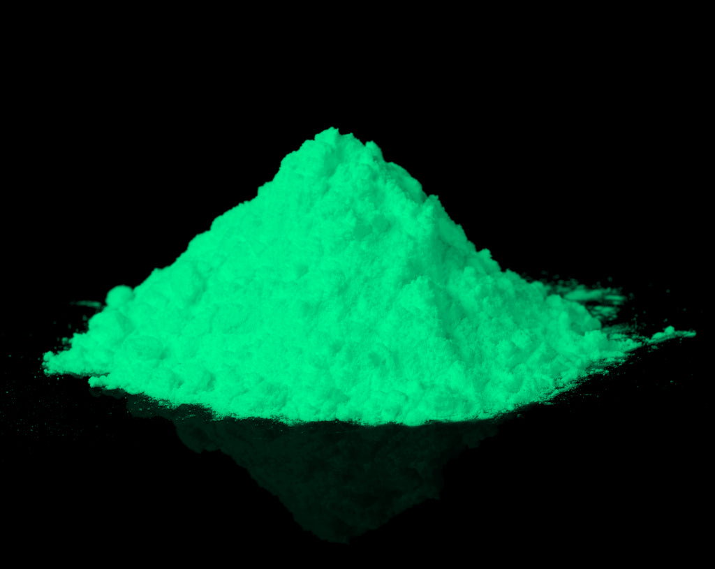 Glow in the Dark Powder Natural Green 40 g, 150 µm: pale heap by day, glowing green in the dark