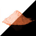 Glow powder Orange 40 g as a pile, split diagonally: light orange in daylight on the left, glowing orange in the dark on the right