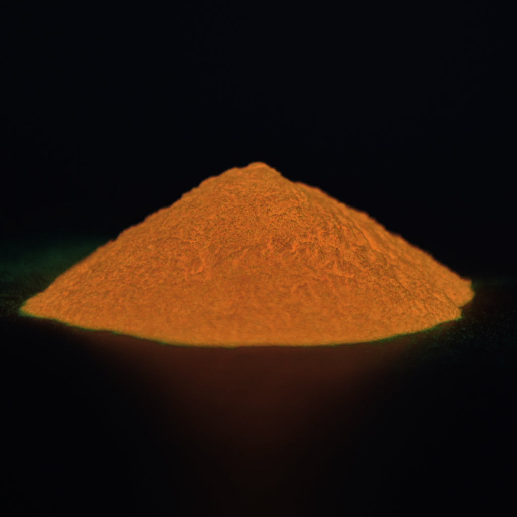 Glow in the Dark Powder Orange 40 g: heap of powder in the dark, glowing orange
