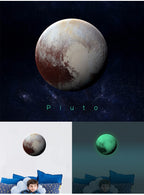 Planet Sticker Pluto 30 cm: Pluto against a starry sky, below a child's room with the sticker in light and dark