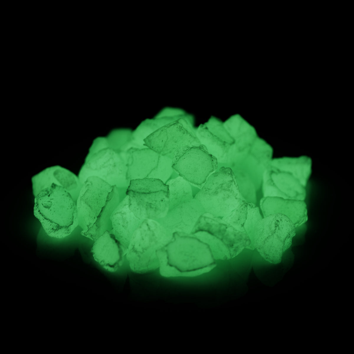 Glow Stones Green 300 g: pile of stones glowing green in the dark